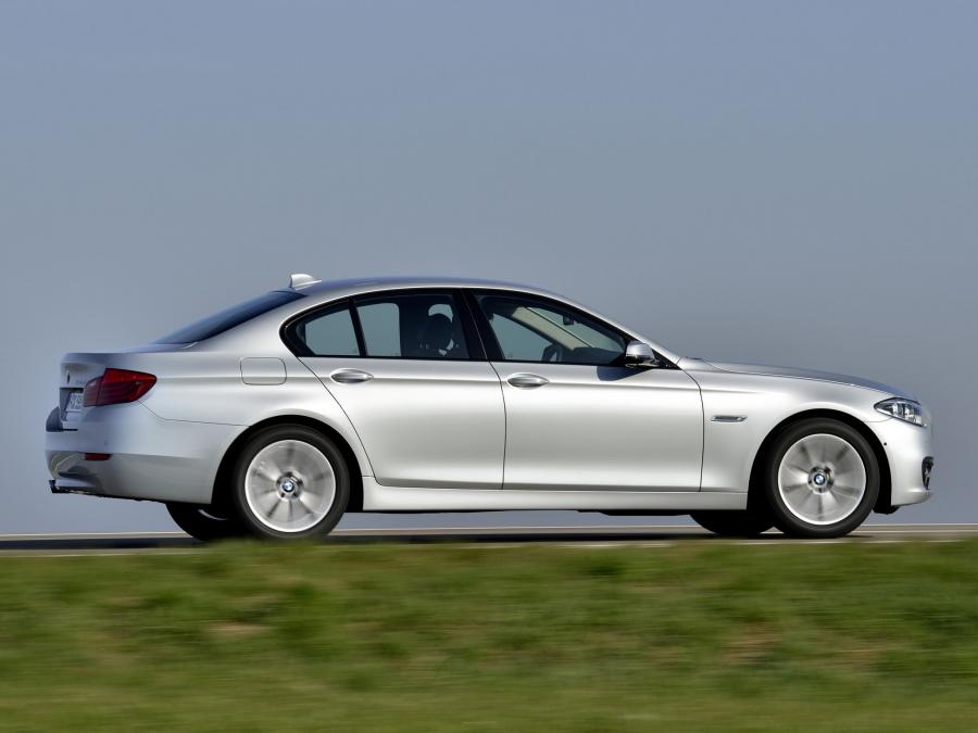  BMW 518d Sedan 2013 года  (фото 8 из 15)